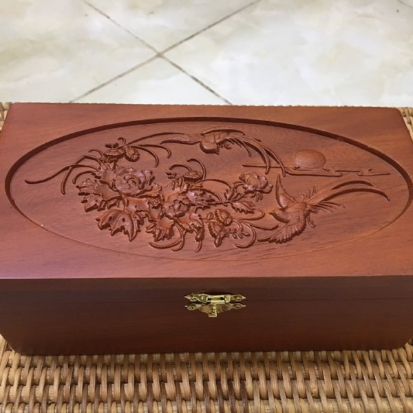 Hộp trang sức chạm hoa mẫu đơn gỗ hương đá