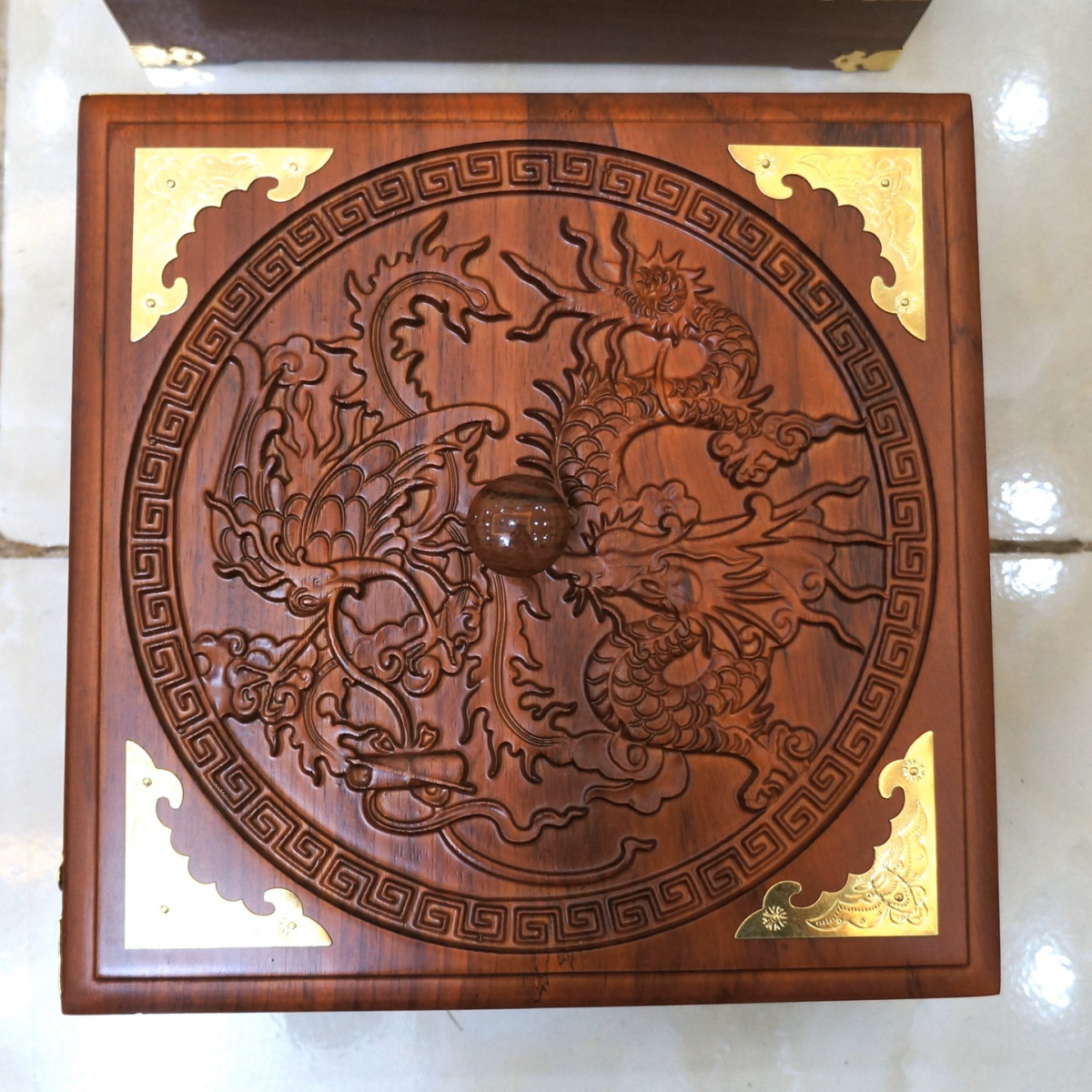 Khay bánh kẹo long phụng sum vầy gỗ hương vuông 28 cm - Khay bánh kẹo