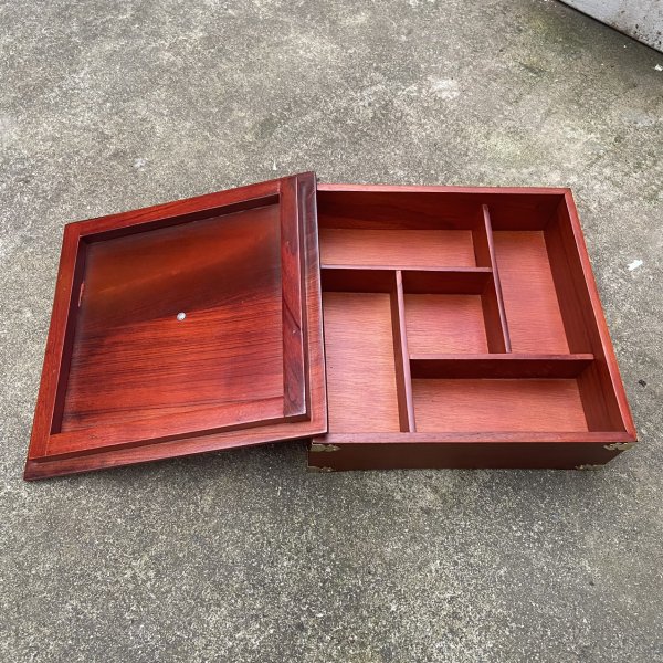 Khay bánh kẹo long phụng sum vầy gỗ hương vuông 28 cm - góc nhìn 4