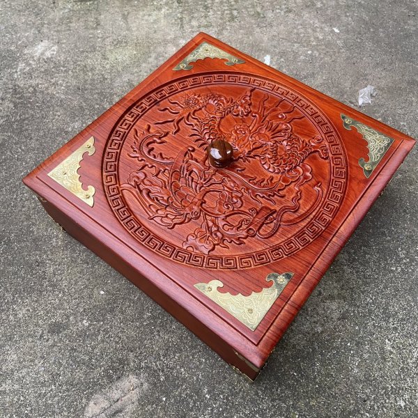 Khay bánh kẹo long phụng sum vầy gỗ hương vuông 28 cm - góc nhìn 5