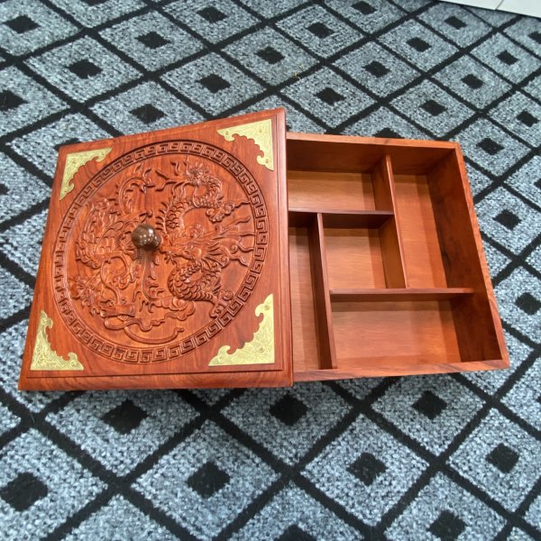 Khay bánh kẹo long phụng sum vầy gỗ hương vuông 28 cm - góc nhìn 6