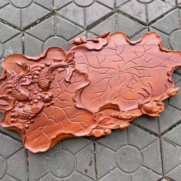 Khay trà cá chép hoa sen gỗ hương độc đáo