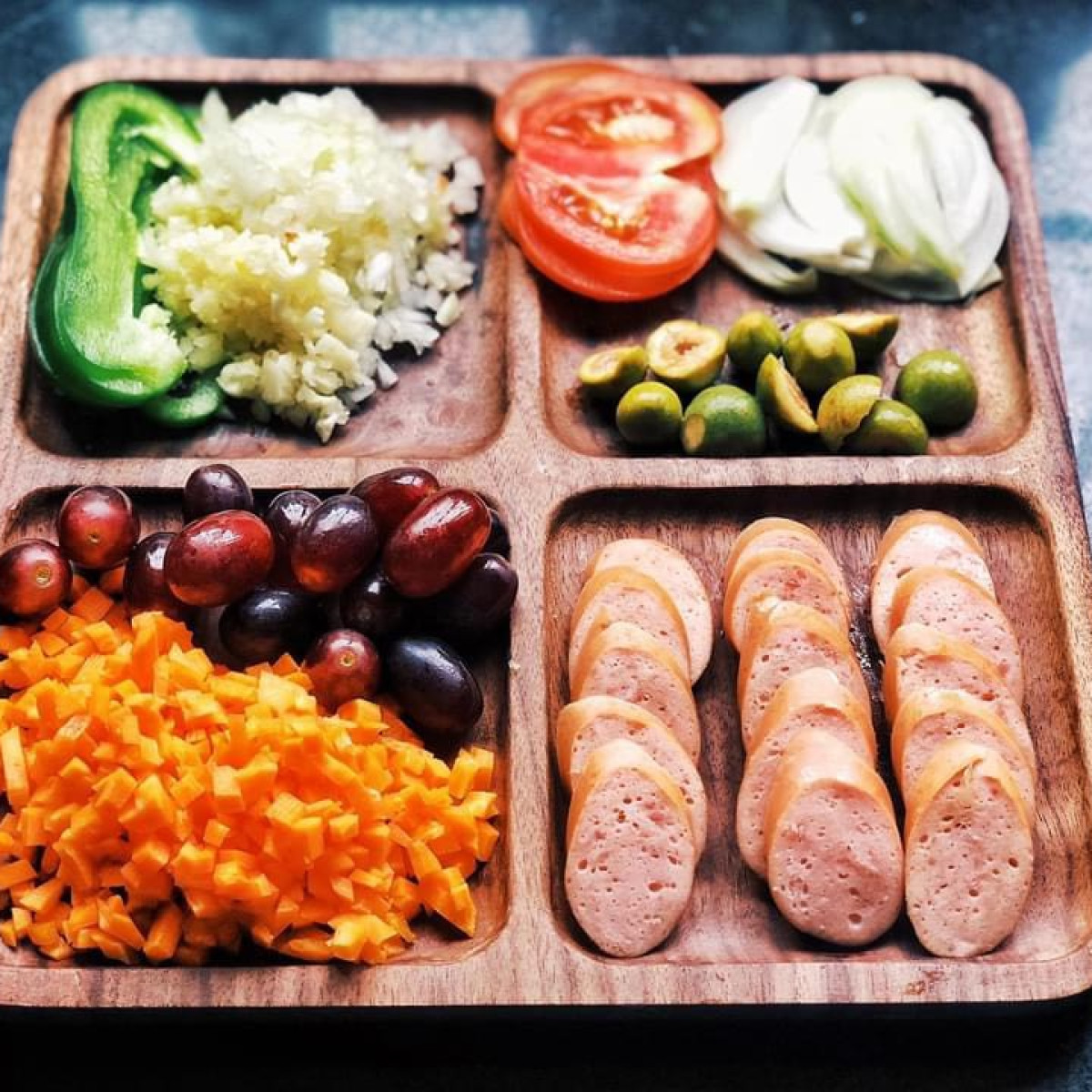 Khay vuông gỗ xà cừ chia 4 ô đựng thức ăn, đựng đồ - Khay trà