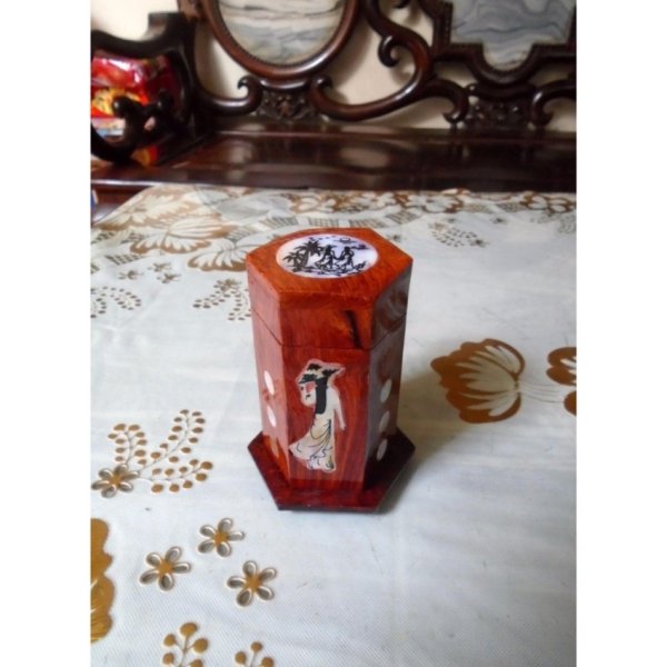 Lọ tăm cô gái hình lục giác gỗ hương - góc nhìn 5