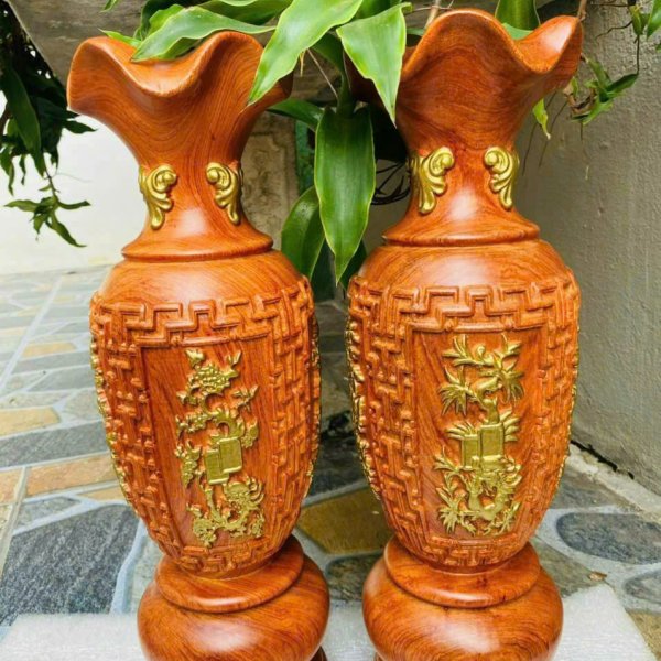 Lục bình gỗ hương đá chạm tứ quý dát vàng cao 30 cm - góc nhìn 2