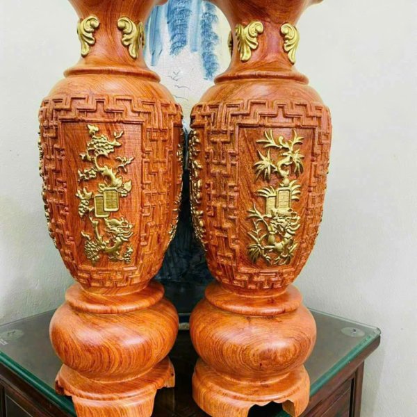 Lục bình gỗ hương đá chạm tứ quý dát vàng cao 30 cm - góc nhìn 3