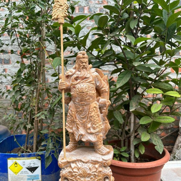 Quan công gỗ ngọc am cao 50cm - góc nhìn 3