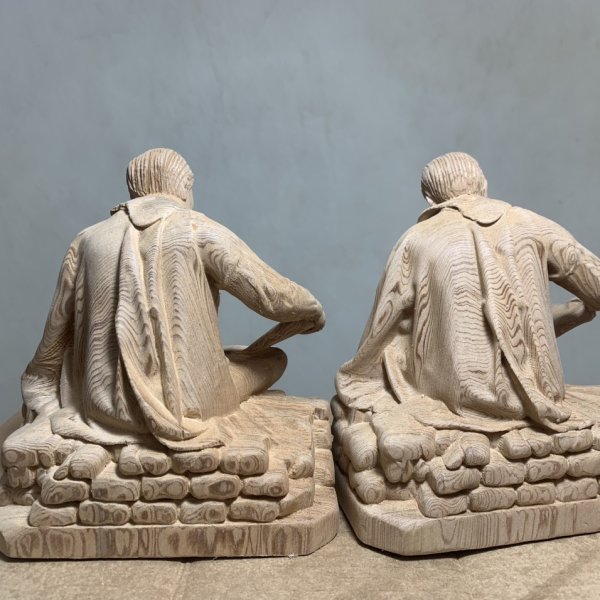 Tượng Bác Hồ đọc sách gỗ ngọc am cao 15cm - góc nhìn 5