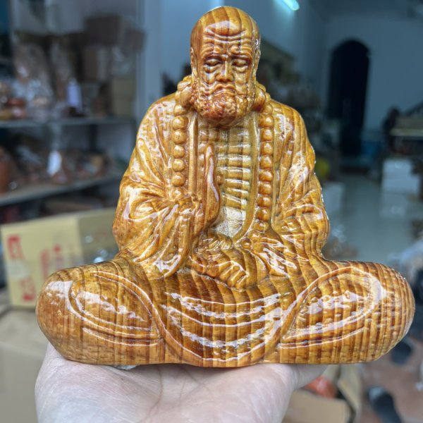 Tượng Đạt Ma ngồi thiền gỗ huyết long cao 15 cm - góc nhìn 2