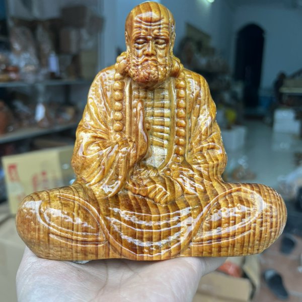 Tượng Đạt Ma ngồi thiền gỗ huyết long cao 15 cm - góc nhìn 5