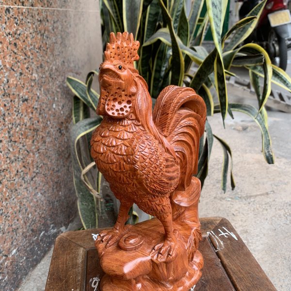 Tượng gà trống gỗ hương đá cao 30cm - góc nhìn 8