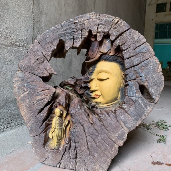 Tượng Nhất tâm bái Phật gỗ lũa - góc nhìn 3