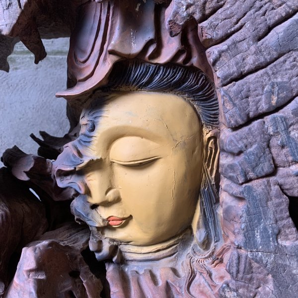 Tượng Nhất tâm bái Phật gỗ lũa - góc nhìn 6