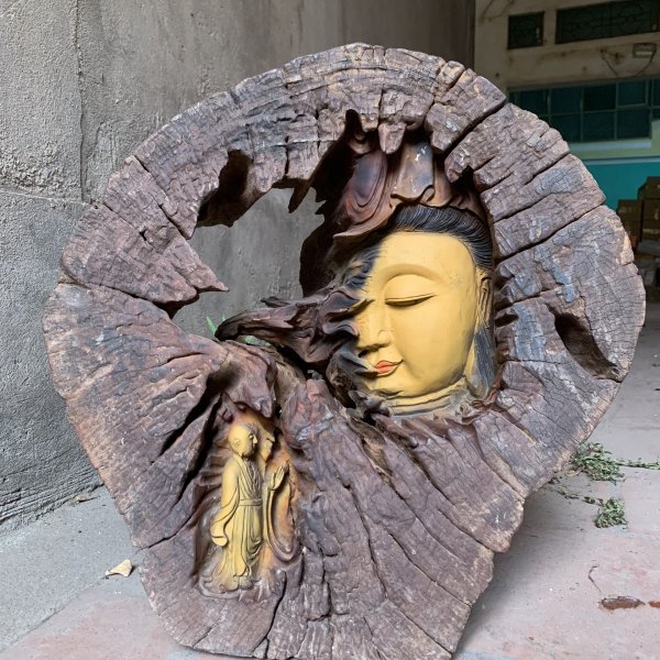 Tượng Nhất tâm bái Phật gỗ lũa - góc nhìn 7